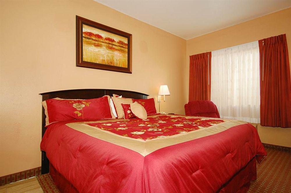 Surestay Plus Hotel By Best Western Τοπέκα Δωμάτιο φωτογραφία